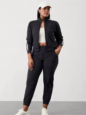 Athleta Brooklyn Mid Rise Jogger Black size 6 petite